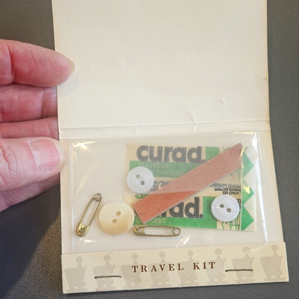 Vintage Holiday Inn Honolulu Airport Travel Kit - Picture 4 of 5